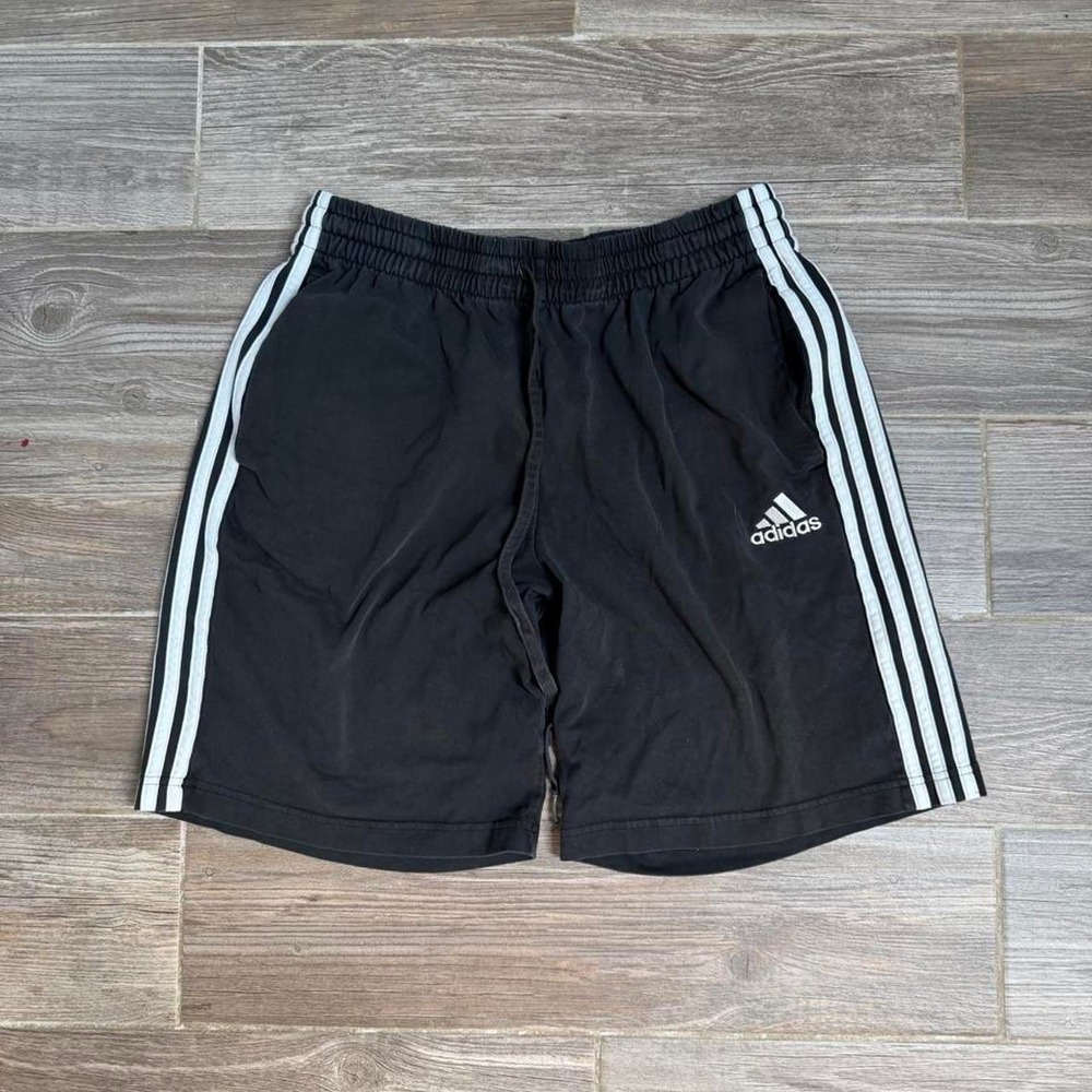 Vintage Y2K baggy Adidas black shorts with white stripes size L